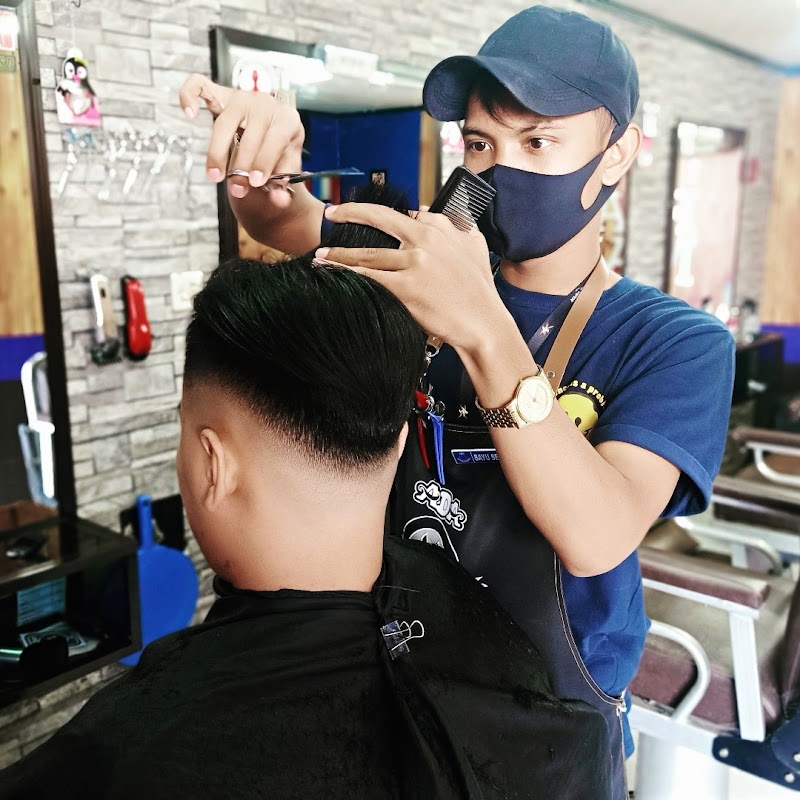Potong Rambut di Cilacap? Bapak Sadin Siap Membuatmu Tampil Percaya Diri!